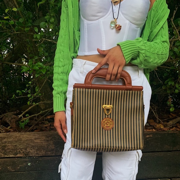 VINTAGE HANDBAG. - Picture 1 of 3